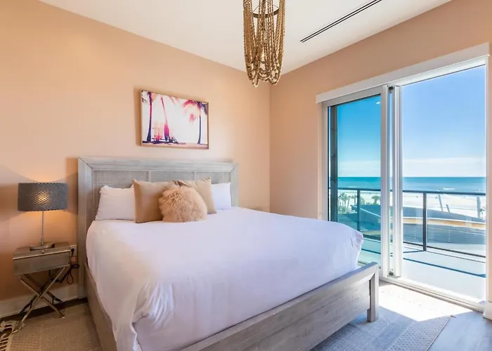 Beachfront, Luxury 4 Bedroom With Gulf Views Next To The Hangout! *