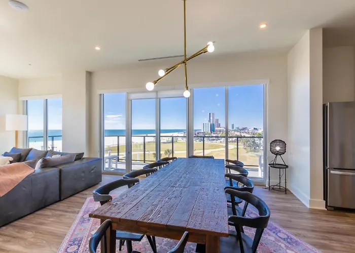 Beachfront, Luxury 4 Bedroom With Gulf Views Next To The Hangout! Holiday home *