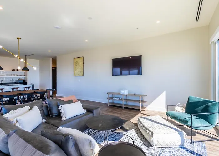 Holiday home Beachfront, Luxury 4 Bedroom With Gulf Views Next To The Hangout!