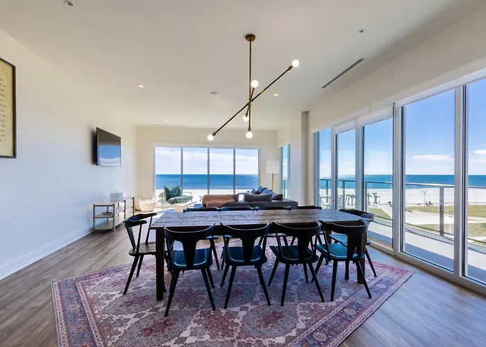 Beachfront, Luxury 4 Bedroom With Gulf Views Next To The Hangout! Gulf Shores