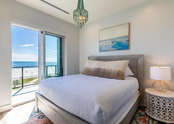 Beachfront, Luxury 4 Bedroom With Gulf Views Next To The Hangout! Gulf Shores