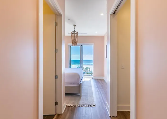 Holiday home Beachfront, Luxury 4 Bedroom With Gulf Views Next To The Hangout! *