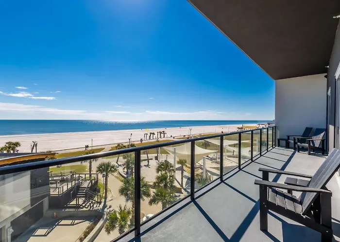 Beachfront, Luxury 4 Bedroom With Gulf Views Next To The Hangout! Holiday home