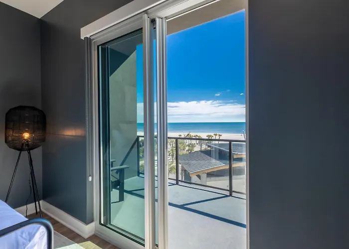 Beachfront, Luxury 4 Bedroom With Gulf Views Next To The Hangout! * Gulf Shores