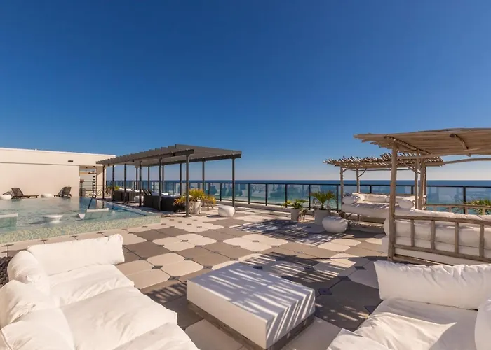 Beachfront, Luxury 4 Bedroom With Gulf Views Next To The Hangout!