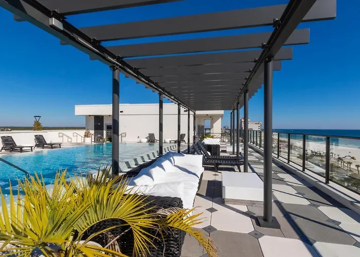 Beachfront, Luxury 4 Bedroom With Gulf Views Next To The Hangout!