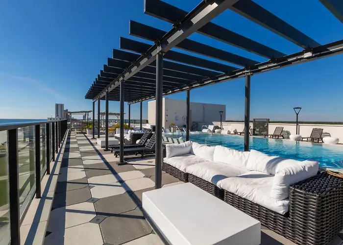Beachfront, Luxury 4 Bedroom With Gulf Views Next To The Hangout! Holiday home