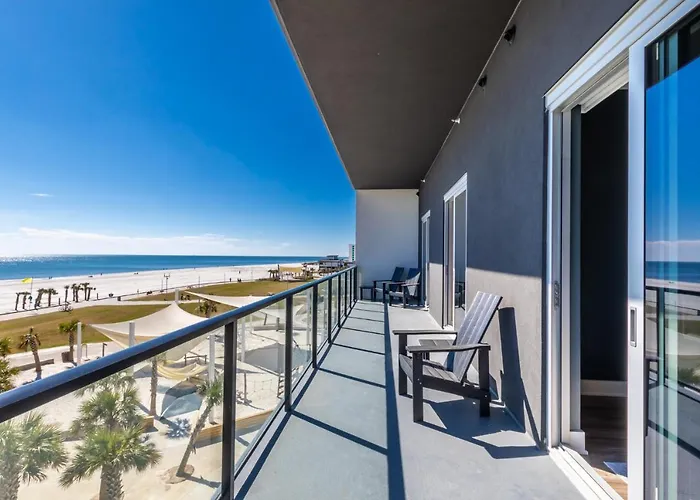 Beachfront, Luxury 4 Bedroom With Gulf Views Next To The Hangout! *