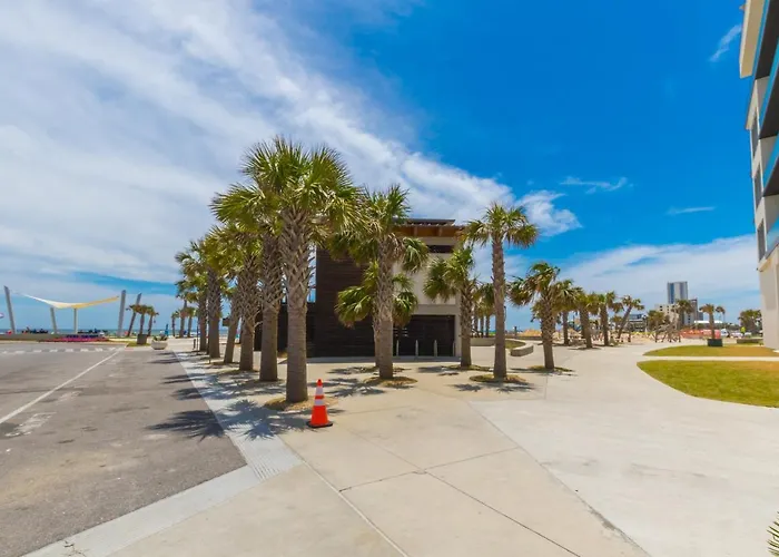 Beachfront, Luxury 4 Bedroom With Gulf Views Next To The Hangout!