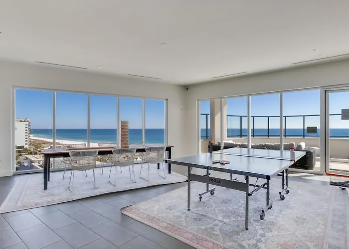 Beachfront, Luxury 4 Bedroom With Gulf Views Next To The Hangout! Holiday home